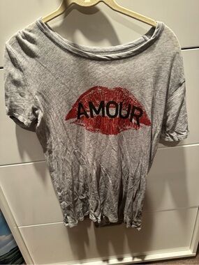 Chaser Amour Graphic Tee - Gray with Red Lip Print